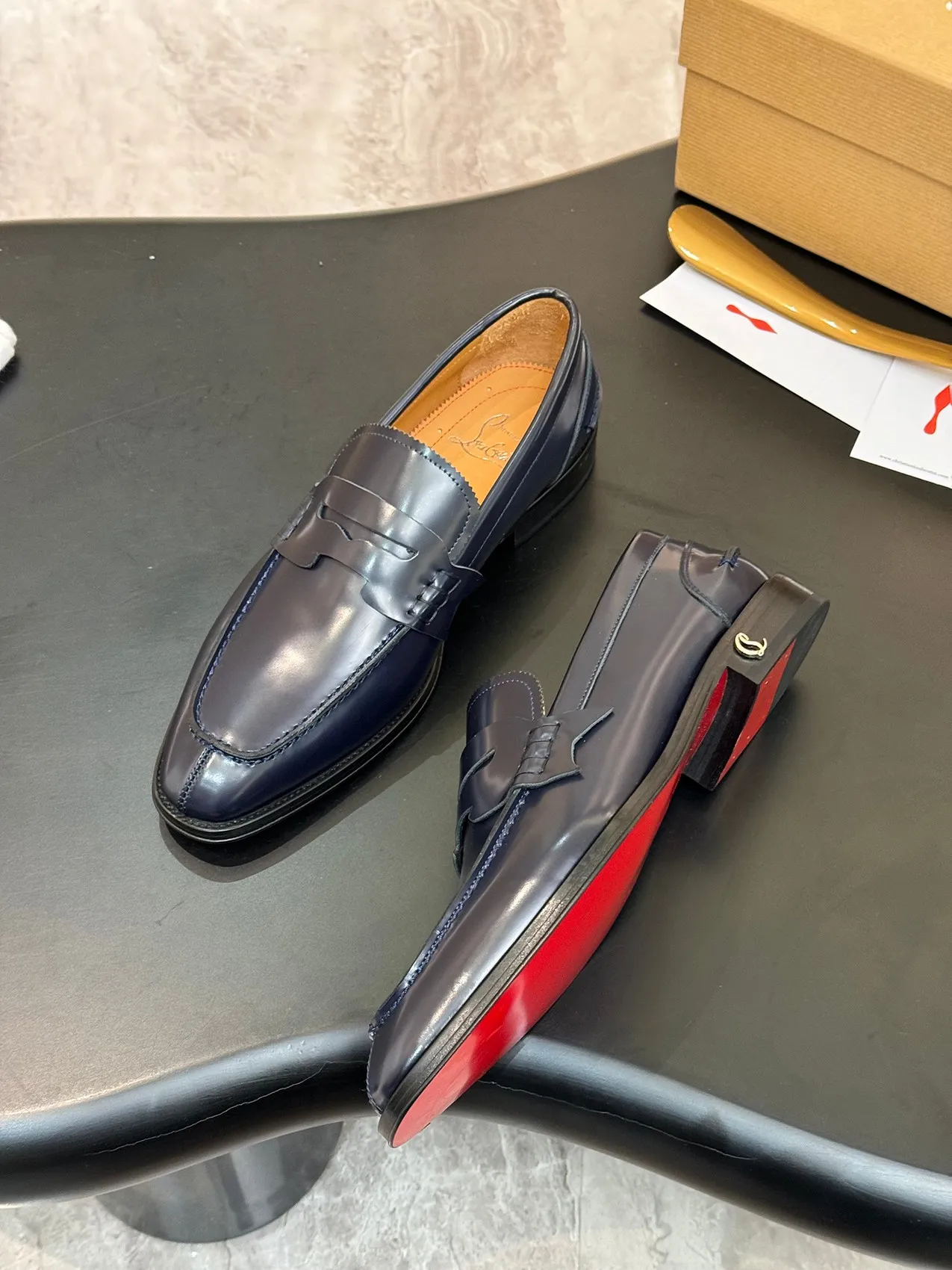 [CL red sole shoes] Top P: 1020💰 Size 39-44 (⚠️38.45.46.47 custom-made, non-returnable and non-exchangeable) 🆑High-end men's business formal leather shoes, original authentic top quality goods ••✅💯 Top original order purchasing agent! Original imported patterned cowhide ➕Imported cowhide lining ➕Cowhide feet ➕Original leather outsole~🉑️Feel free to compare the authentic ones!